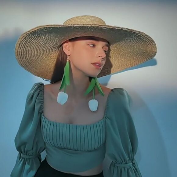 NWOT Giant Tulip Earrings 🌷 - Picture 3 of 3